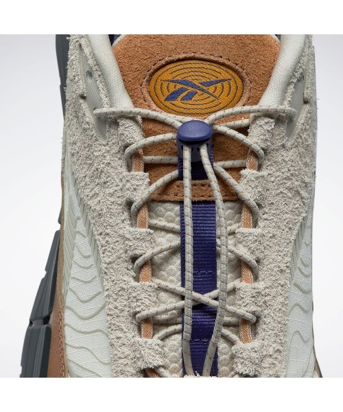 Reebok(リーボック)の「Zig Kinetica 2.5 Edge(スニーカー・メンズ・アイボリー/グレー/ブラック×ブラック/ベージュ×ブラック・26.0cm/24.0cm/26.5cm/23.5cm/27.5cm/25.5cm/27.0cm/25.0cm/24.5cm/23.0cm/28.0cm/29.0cm/28.5cm)」の15枚目の写真