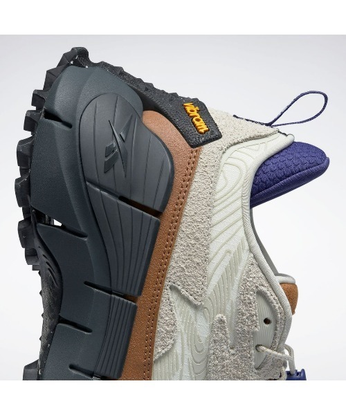 Reebok(リーボック)の「Zig Kinetica 2.5 Edge(スニーカー・メンズ・アイボリー/グレー/ブラック×ブラック/ベージュ×ブラック・26.0cm/24.0cm/26.5cm/23.5cm/27.5cm/25.5cm/27.0cm/25.0cm/24.5cm/23.0cm/28.0cm/29.0cm/28.5cm)」の16枚目の写真