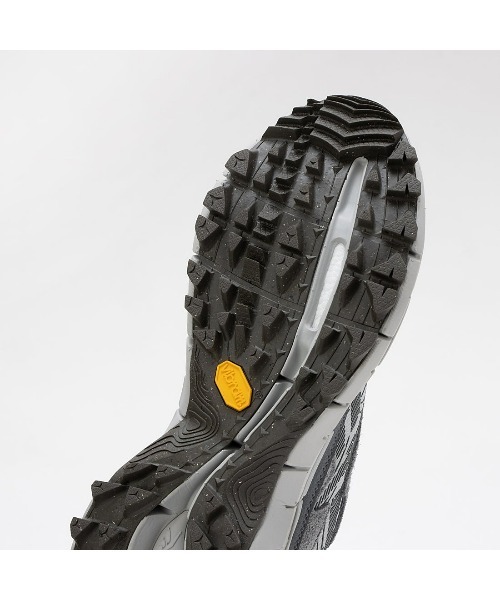 Reebok(リーボック)の「Zig Kinetica 2.5 Edge(スニーカー・メンズ・アイボリー/グレー/ブラック×ブラック/ベージュ×ブラック・26.0cm/24.0cm/26.5cm/23.5cm/27.5cm/25.5cm/27.0cm/25.0cm/24.5cm/23.0cm/28.0cm/29.0cm/28.5cm)」の8枚目の写真