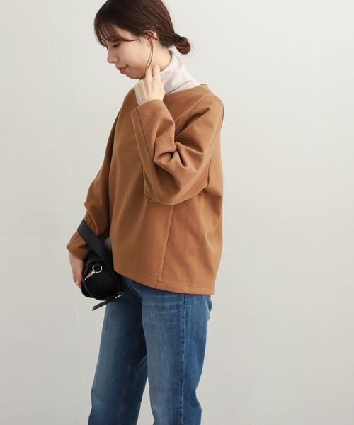 URBAN RESEARCH DOORS(アーバンリサーチドアーズ)の「ワイドVネックポンチプルオーバー(Tシャツ/カットソー・レディース・ブルー/ブラウン/ブラック・MEDIUM)」の17枚目の写真