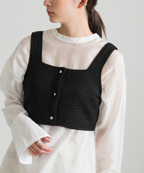 select MOCA(セレクトモカ)の「2WAYキルティングショートビスチェ(ベスト・レディース・オフホワイト/ブラック・FREE)」の2枚目の写真
