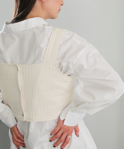 select MOCA(セレクトモカ)の「2WAYキルティングショートビスチェ(ベスト・レディース・オフホワイト/ブラック・FREE)」の22枚目の写真