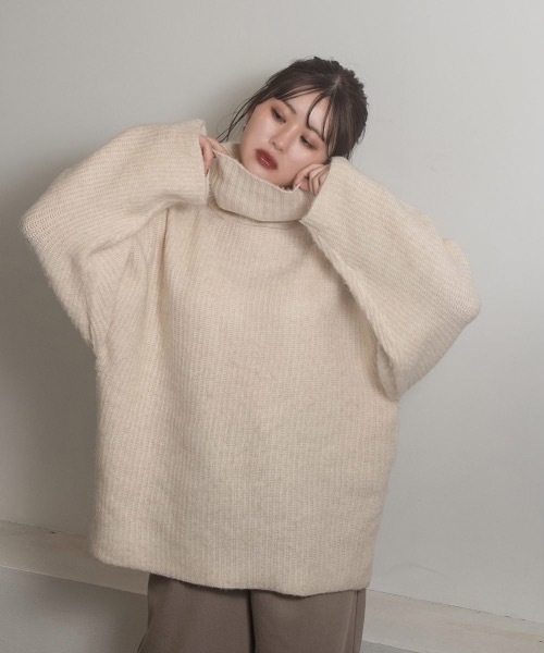 Amiur(エミレ)の「off turtle tunic(ニット/セーター・レディース・ブラック/アイボリー/グレー・FREE)」の14枚目の写真