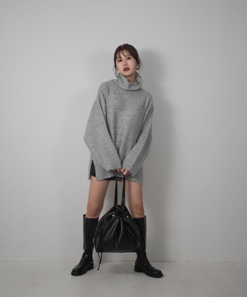 Amiur(エミレ)の「off turtle tunic(ニット/セーター・レディース・ブラック/アイボリー/グレー・FREE)」の21枚目の写真