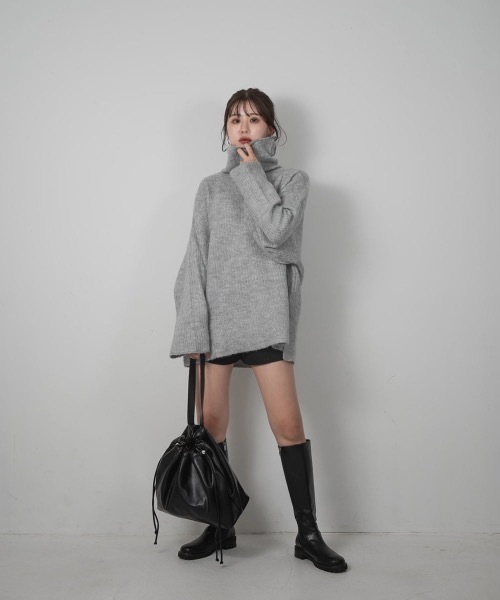 Amiur(エミレ)の「off turtle tunic(ニット/セーター・レディース・ブラック/アイボリー/グレー・FREE)」の22枚目の写真
