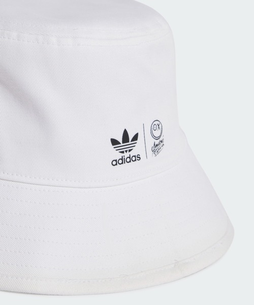 adidas(アディダス)の「アディダス オリジナルス × アンドレ・サライヴァ バケットハット / アディダスオリジナルス adidas Originals(ハット・メンズ・ホワイト・MEDIUM/LARGE/X-LARGE)」の3枚目の写真