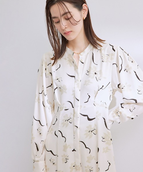 ROPE'（ロペ）の「アートプリントスタンドカラーワンピース（ワンピース・レディース・ホワイト/ネイビー・36/38）」の7枚目の写真