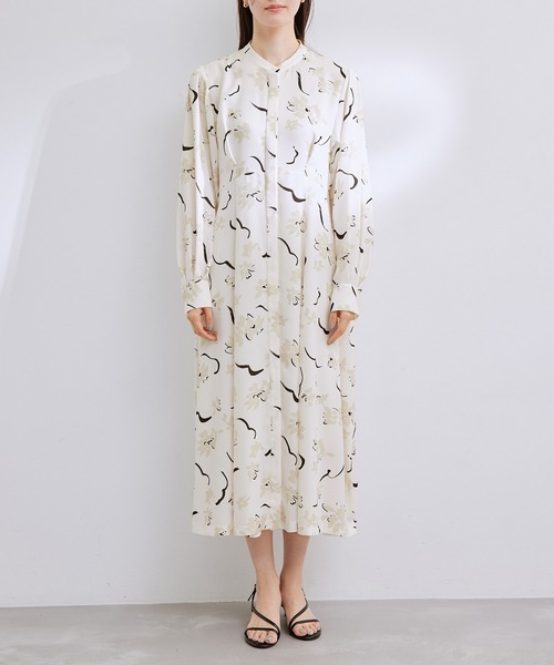 ROPE'（ロペ）の「アートプリントスタンドカラーワンピース（ワンピース・レディース・ホワイト/ネイビー・36/38）」の8枚目の写真