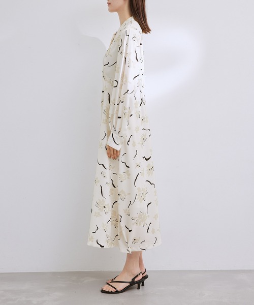 ROPE'（ロペ）の「アートプリントスタンドカラーワンピース（ワンピース・レディース・ホワイト/ネイビー・36/38）」の9枚目の写真