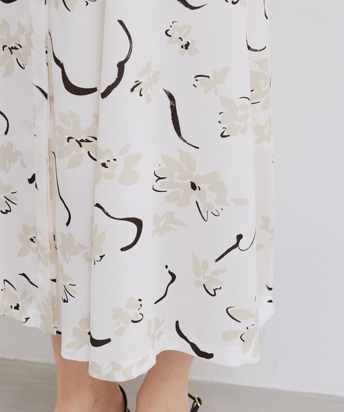 ROPE'（ロペ）の「アートプリントスタンドカラーワンピース（ワンピース・レディース・ホワイト/ネイビー・36/38）」の16枚目の写真