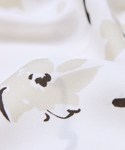 ROPE'（ロペ）の「アートプリントスタンドカラーワンピース（ワンピース・レディース・ホワイト/ネイビー・36/38）」の17枚目の写真