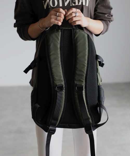 GUSCIO(グッシオ)の「【グッシオベーシック】ナイロンバックパック 18L リュックサック(バックパック/リュック・レディース・カーキ/ベージュ/グレー/ブラック・FREE)」の17枚目の写真