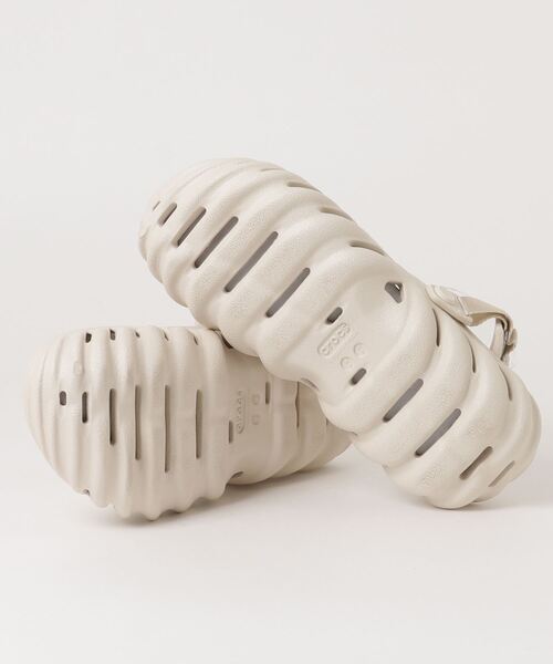 crocs（クロックス）の「crocs/Echo Clog/207937-160（サンダル・メンズ・ベージュ・28cm/24cm/27cm/25cm/26cm）」の2枚目の写真