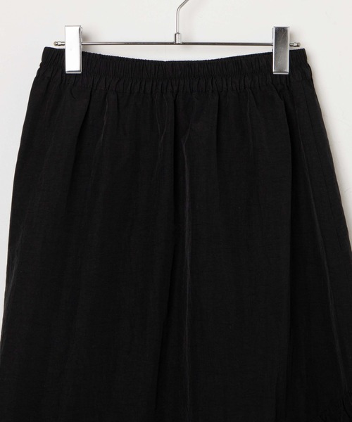 WEGO（ウィゴー）の「WEGO/【一部店限定】ギャザー切替ナイロンスカート（スカート・レディース・ホワイト/ブラック/オフホワイト・FREE）」の19枚目の写真