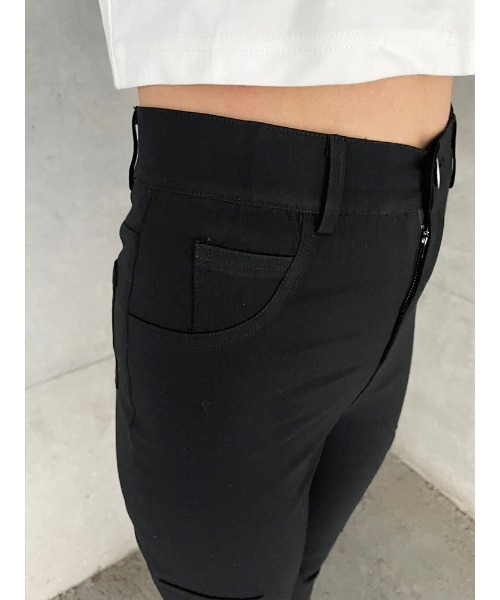 ENVYM(アンビー)の「フレアカーゴジェギンス(その他パンツ・レディース・ブラック・SMALL/MEDIUM)」の12枚目の写真