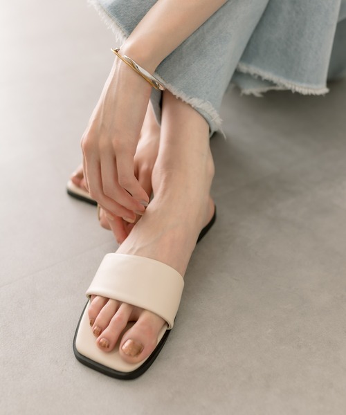 mystic（ミスティック）の「フラットサンダル（サンダル・レディース・アイボリー/ブラック・38/37/36）」の2枚目の写真