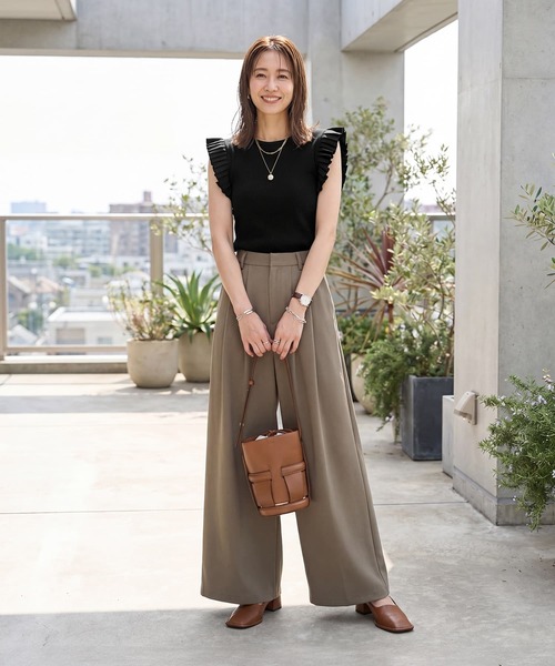 STYLE DELI(スタイルデリ)の「【LUXE】プリーツノースリニットトップス(ニット/セーター・レディース・アイボリー/ブラック/グリーン・FREE)」の4枚目の写真
