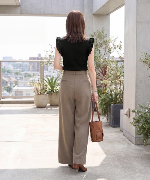 STYLE DELI(スタイルデリ)の「【LUXE】プリーツノースリニットトップス(ニット/セーター・レディース・アイボリー/ブラック/グリーン・FREE)」の7枚目の写真