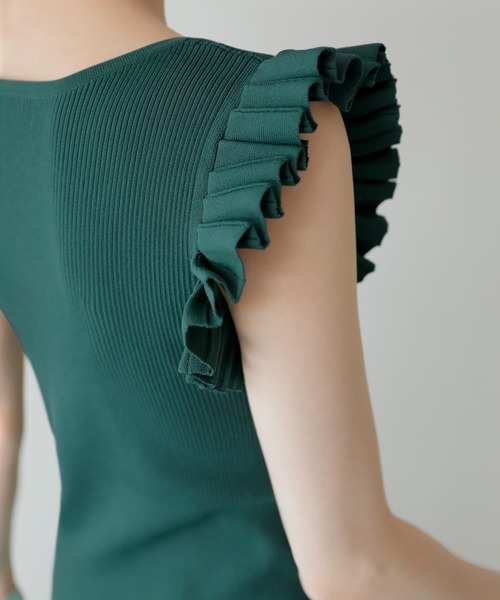 STYLE DELI(スタイルデリ)の「【LUXE】プリーツノースリニットトップス(ニット/セーター・レディース・アイボリー/ブラック/グリーン・FREE)」の14枚目の写真