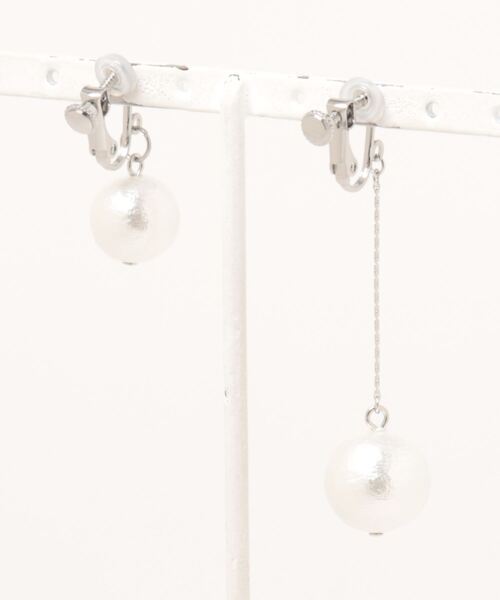 tone（トーン）の「【As】大粒コットンパール　ゆらゆら　アシメイヤリング（ニッケルフリー）(MA)（イヤリング・レディース・シルバー/ゴールド/ゴールド系その他2/シルバー系その他2/ゴールド系その他3/シルバー系その他3・FREE）」の11枚目の写真
