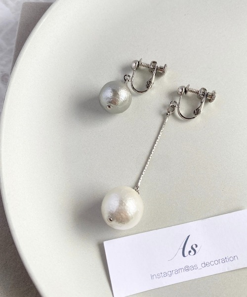 tone（トーン）の「【As】大粒コットンパール　ゆらゆら　アシメイヤリング（ニッケルフリー）(MA)（イヤリング・レディース・シルバー/ゴールド/ゴールド系その他2/シルバー系その他2/ゴールド系その他3/シルバー系その他3・FREE）」の3枚目の写真