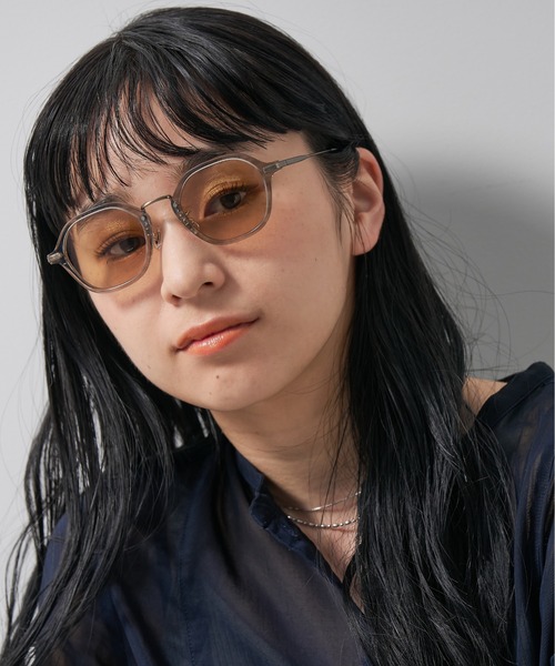 UNITED ARROWS（ユナイテッドアローズ）の「ボストン型調光サングラス｜紫外線対策｜レンズの色が変わるサングラス｜ユナイテッドアローズ｜Zoff | UNITED ARROWS Wellness（サングラス・レディース・ベージュ/ライトグレー/ブラック・FREE）」の18枚目の写真