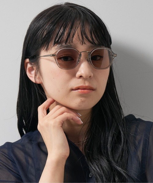 UNITED ARROWS（ユナイテッドアローズ）の「ボストン型調光サングラス｜紫外線対策｜レンズの色が変わるサングラス｜ユナイテッドアローズ｜Zoff | UNITED ARROWS Wellness（サングラス・レディース・ベージュ/ライトグレー/ブラック・FREE）」の19枚目の写真