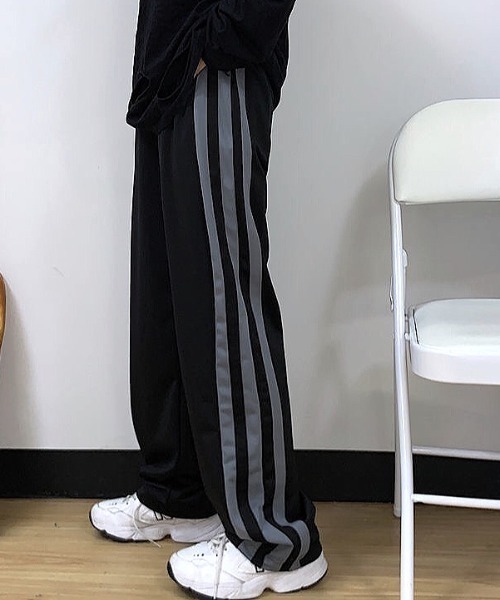 SHEENA(シーナ)の「サイドラインストレートパンツ(スウェットパンツ・レディース・ブラック×グレー/ブラック×ホワイト・M)」の2枚目の写真