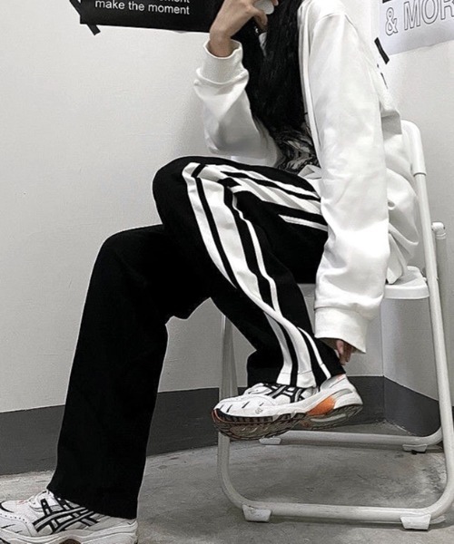 SHEENA(シーナ)の「サイドラインストレートパンツ(スウェットパンツ・レディース・ブラック×グレー/ブラック×ホワイト・M)」の5枚目の写真