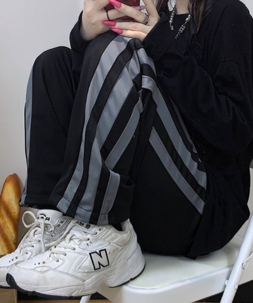 SHEENA(シーナ)の「サイドラインストレートパンツ(スウェットパンツ・レディース・ブラック×グレー/ブラック×ホワイト・M)」の9枚目の写真