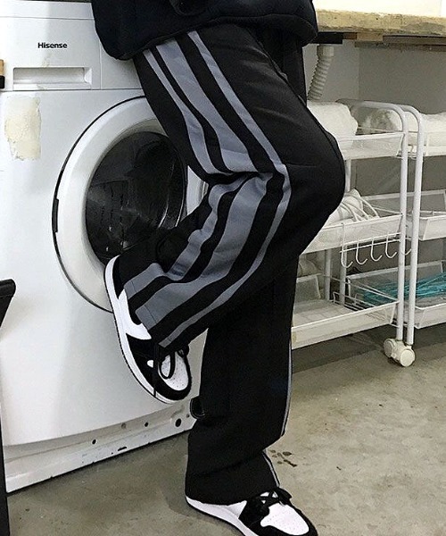 SHEENA(シーナ)の「サイドラインストレートパンツ(スウェットパンツ・レディース・ブラック×グレー/ブラック×ホワイト・M)」の17枚目の写真