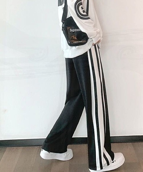 SHEENA(シーナ)の「サイドラインストレートパンツ(スウェットパンツ・レディース・ブラック×グレー/ブラック×ホワイト・M)」の22枚目の写真