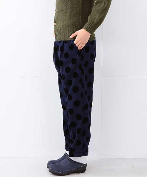 BEAMS BOY（ビームスボーイ）の「BEAMS BOY / フロッキープリント DOT スラックス（スラックス・レディース・ブラック/ネイビー・0/1）」の18枚目の写真