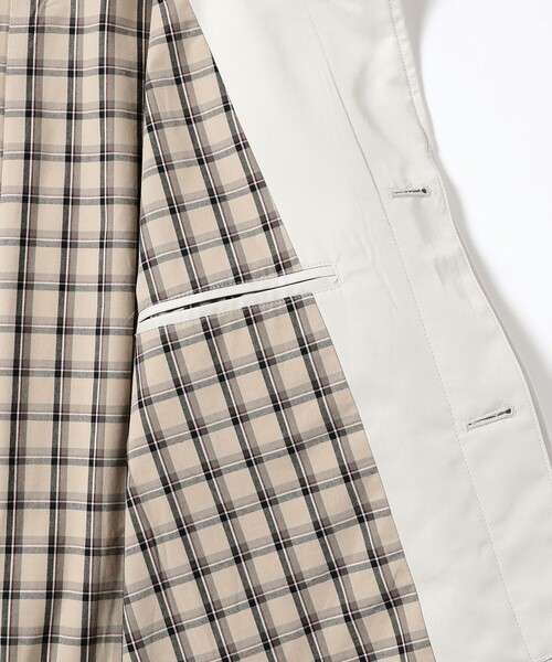 BRILLA per il gusto（ブリッラペルイルグースト）の「AUBERGE × Brilla per il gusto / 別注 コットンポリエステル ステンカラーコート（ステンカラーコート・メンズ・オフホワイト・38/40/42）」の5枚目の写真