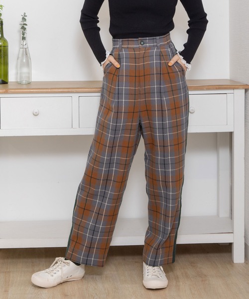 POU DOU DOU(プードゥドゥ)の「タータンチェックサイドラインパンツ(その他パンツ・レディース・ブラウン/ダークグレー・3)」の3枚目の写真