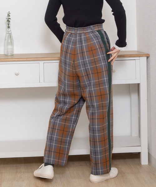 POU DOU DOU(プードゥドゥ)の「タータンチェックサイドラインパンツ(その他パンツ・レディース・ブラウン/ダークグレー・3)」の5枚目の写真