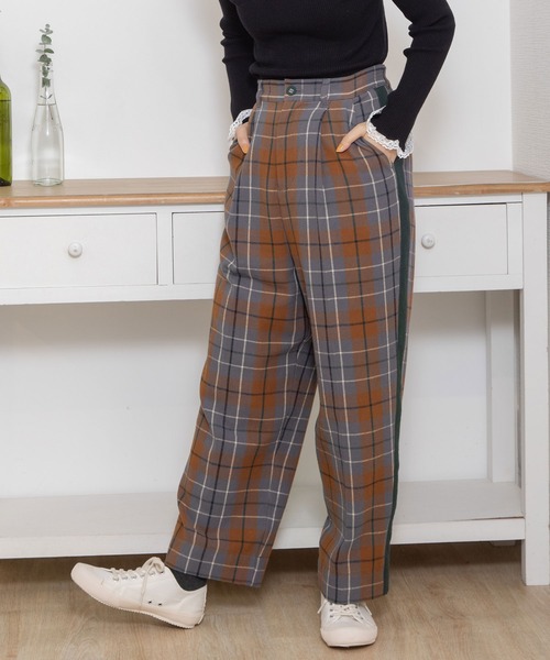 POU DOU DOU(プードゥドゥ)の「タータンチェックサイドラインパンツ(その他パンツ・レディース・ブラウン/ダークグレー・3)」の6枚目の写真