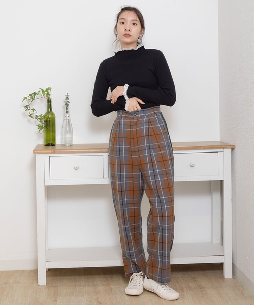 POU DOU DOU(プードゥドゥ)の「タータンチェックサイドラインパンツ(その他パンツ・レディース・ブラウン/ダークグレー・3)」の7枚目の写真