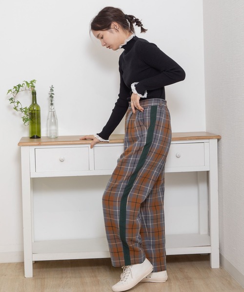 POU DOU DOU(プードゥドゥ)の「タータンチェックサイドラインパンツ(その他パンツ・レディース・ブラウン/ダークグレー・3)」の9枚目の写真
