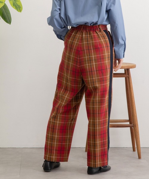 POU DOU DOU(プードゥドゥ)の「タータンチェックサイドラインパンツ(その他パンツ・レディース・ブラウン/ダークグレー・3)」の13枚目の写真