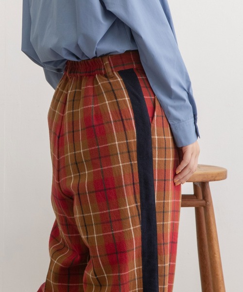 POU DOU DOU(プードゥドゥ)の「タータンチェックサイドラインパンツ(その他パンツ・レディース・ブラウン/ダークグレー・3)」の20枚目の写真
