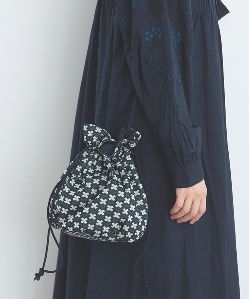bulle de savon(ビュルデサボン)の「別注 4つ花ジャガード ポシェット(ハンドバッグ・レディース・ブルー/ネイビー・FREE)」の10枚目の写真