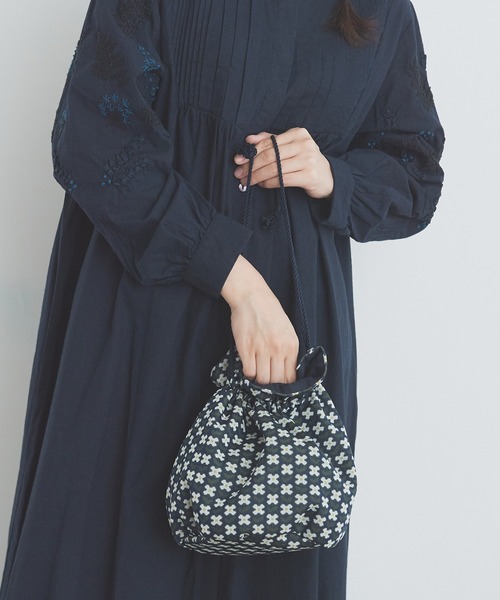 bulle de savon(ビュルデサボン)の「別注 4つ花ジャガード ポシェット(ハンドバッグ・レディース・ブルー/ネイビー・FREE)」の11枚目の写真