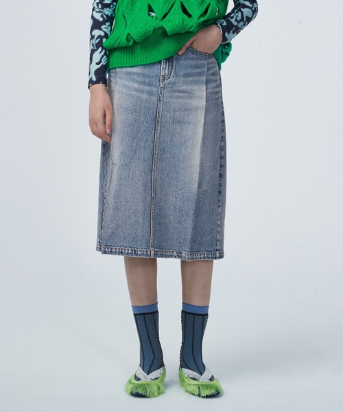 JNBY（ジェーエヌビーワイ）の「Curved Denim Midi Skirt（デニムスカート・レディース・ブラック/ブルー・38/40）」の2枚目の写真
