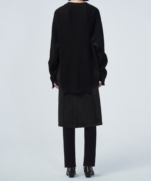 JNBY（ジェーエヌビーワイ）の「Curved Denim Midi Skirt（デニムスカート・レディース・ブラック/ブルー・38/40）」の5枚目の写真