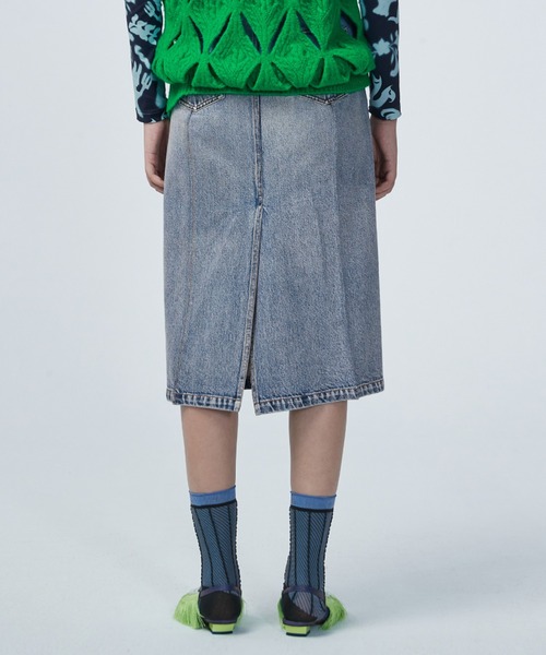 JNBY（ジェーエヌビーワイ）の「Curved Denim Midi Skirt（デニムスカート・レディース・ブラック/ブルー・38/40）」の12枚目の写真