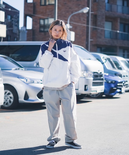 Reebok（リーボック）の「【Reebok/リーボック】ナイロンベクターJK/ビッグロゴナイロントラックジャケットブルゾン（ブルゾン・メンズ・ライトグレー/ブラック/ネイビー/グリーン・MEDIUM/LARGE/X-LARGE/SMALL）」の12枚目の写真