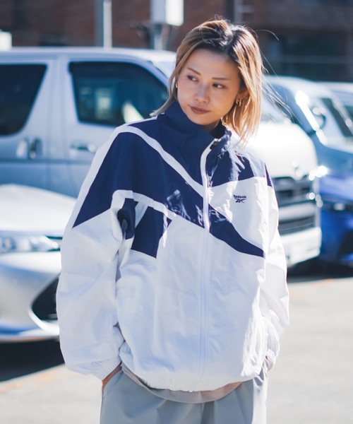 Reebok（リーボック）の「【Reebok/リーボック】ナイロンベクターJK/ビッグロゴナイロントラックジャケットブルゾン（ブルゾン・メンズ・ライトグレー/ブラック/ネイビー/グリーン・MEDIUM/LARGE/X-LARGE/SMALL）」の15枚目の写真