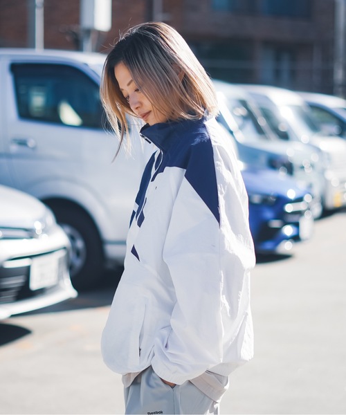 Reebok（リーボック）の「【Reebok/リーボック】ナイロンベクターJK/ビッグロゴナイロントラックジャケットブルゾン（ブルゾン・メンズ・ライトグレー/ブラック/ネイビー/グリーン・MEDIUM/LARGE/X-LARGE/SMALL）」の16枚目の写真