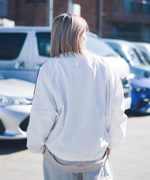 Reebok（リーボック）の「【Reebok/リーボック】ナイロンベクターJK/ビッグロゴナイロントラックジャケットブルゾン（ブルゾン・メンズ・ライトグレー/ブラック/ネイビー/グリーン・MEDIUM/LARGE/X-LARGE/SMALL）」の17枚目の写真